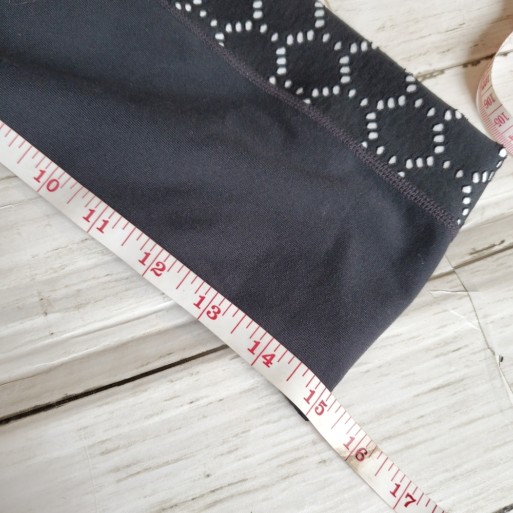 Athleta chaturanga capri legging laser cut eyelet details‎ black size xs - Picture 11 of 13